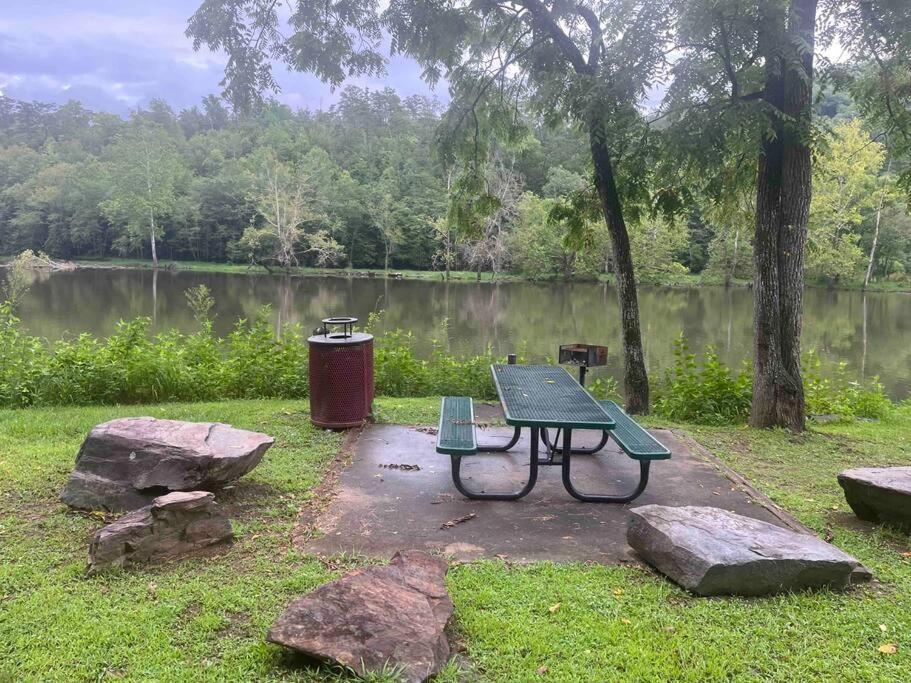 The Fishing Hole #4 Near Town Apartment Bryson City Bagian luar foto